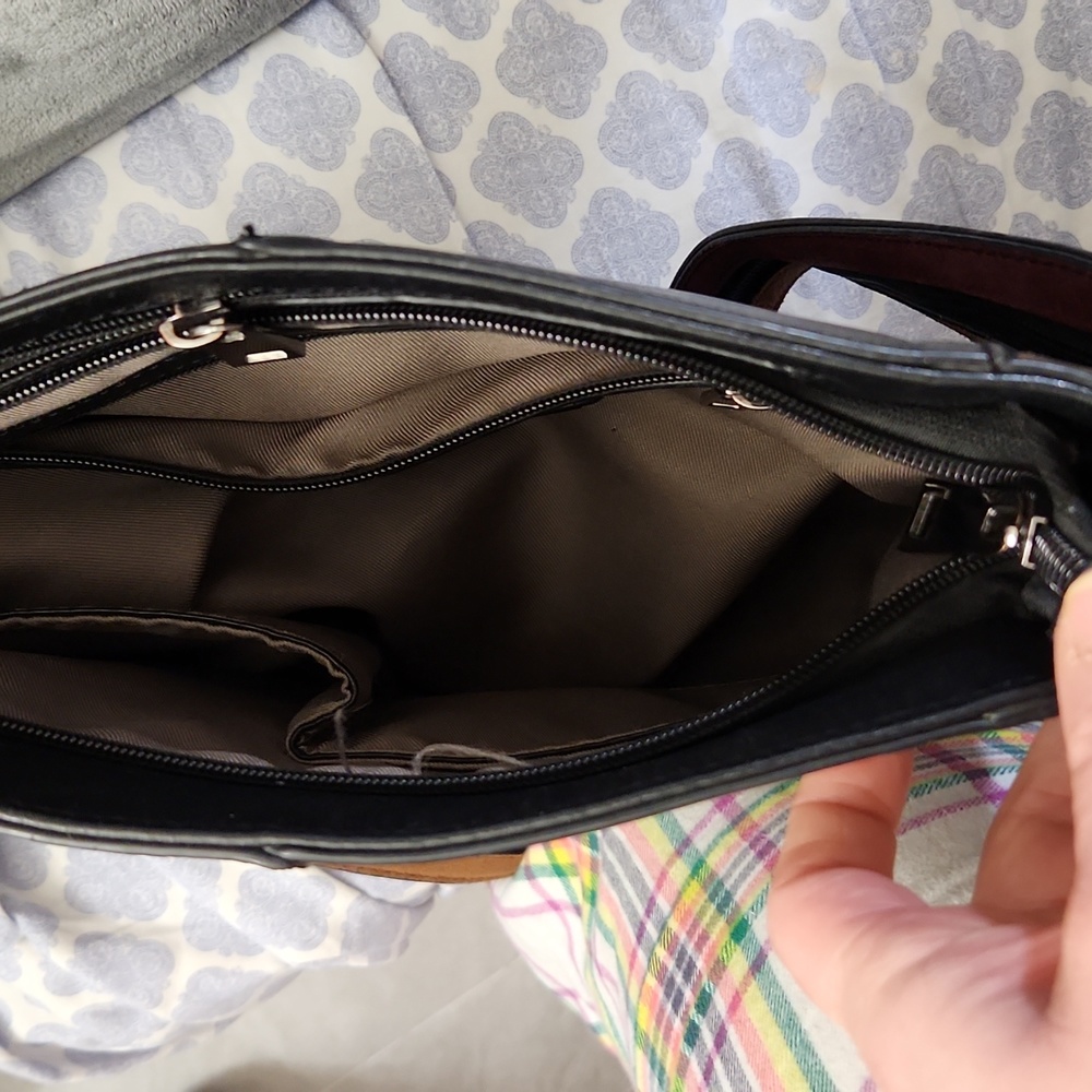 Sondra Roberts Genuine Leather Crossbody - Picture 6 of 7